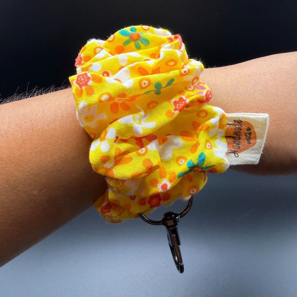 Handmade One Sz Scrunchie Key Fob Wristlet Womens Yellow Floral Cotton Keychain
